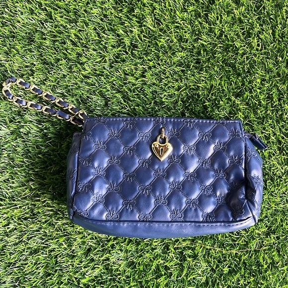 VICTORIAS SECRET Blue Cosmetic Makeup Pouch Toiletries Quilted Wristlet - Picture 1 of 10